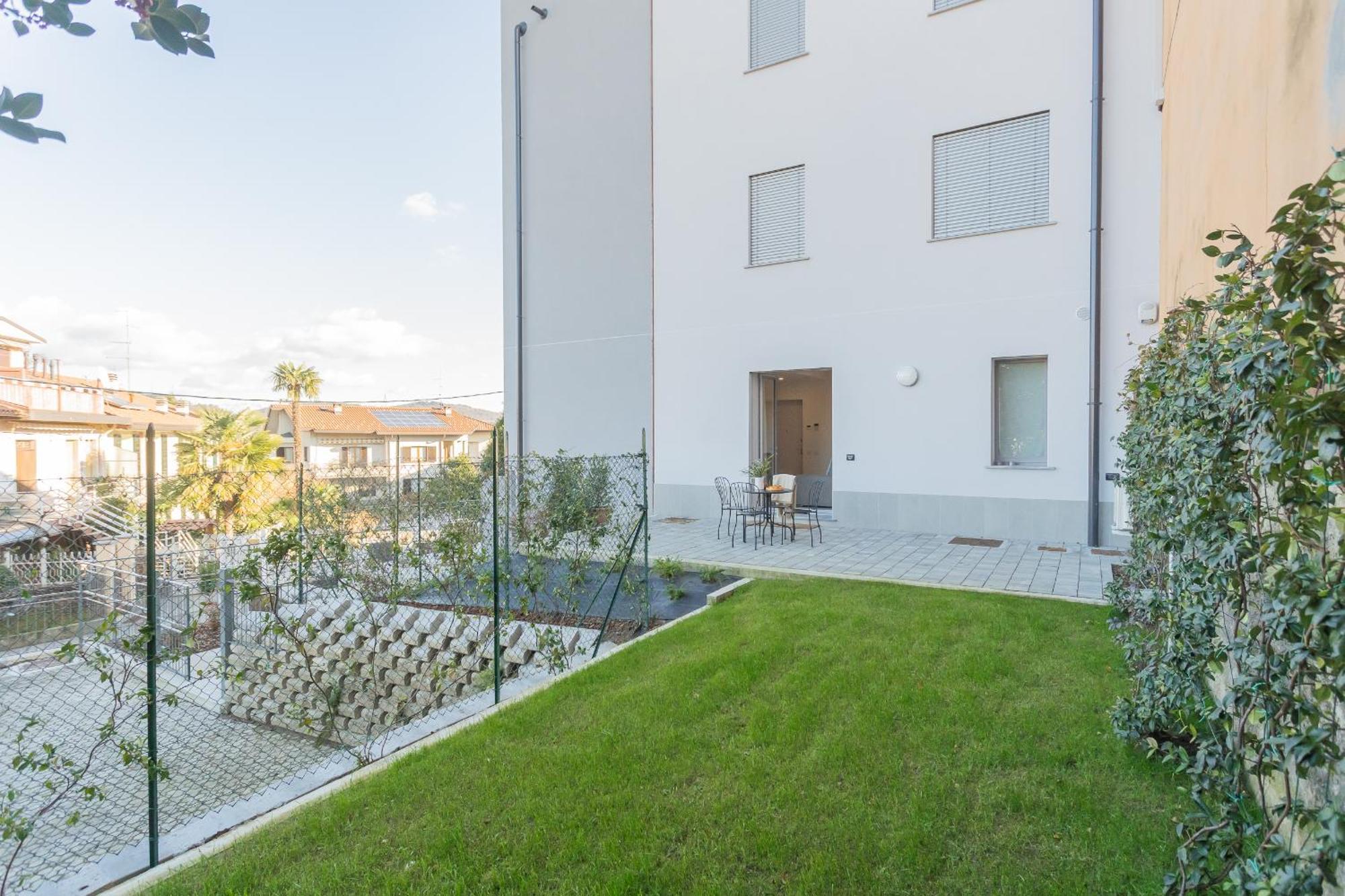 Isola Felice Grandate By Rent Como